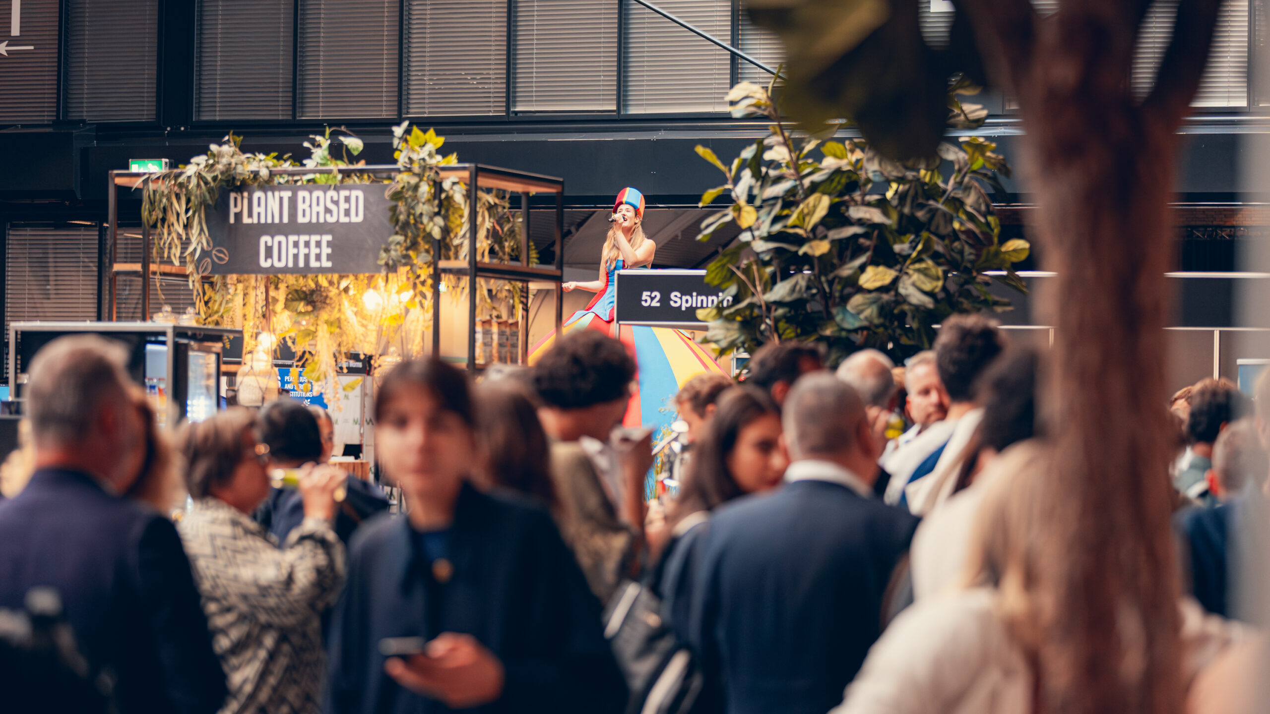 ITS SOBI x CTD 2025 Dag 1 – 3000px-293 Visitors exploring circular textile exhibitors and sustainable material innovations at Circular Textile Days.